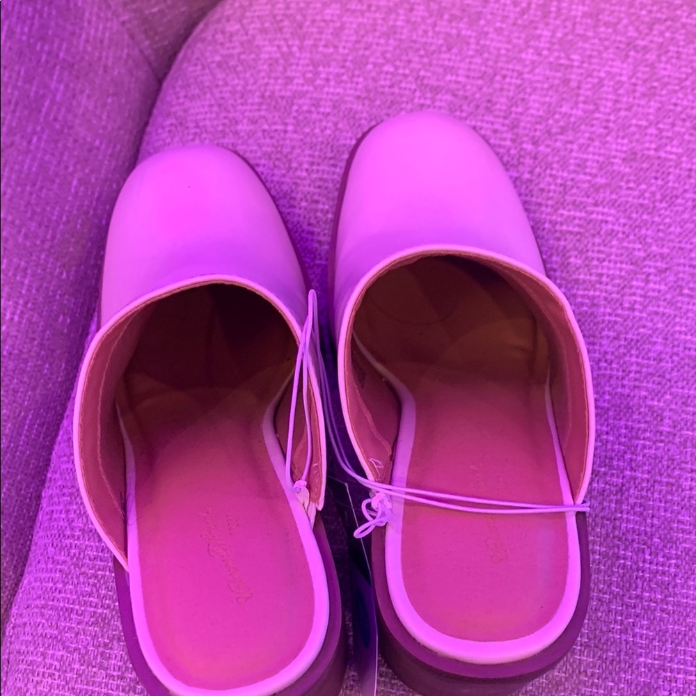 Cream and Pink Everlane Mules